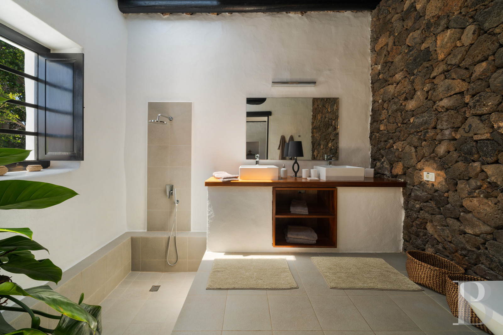 An old finca renovated in a contemporary style on the island of Lanzarote, in the Canary Islands - photo  n°14